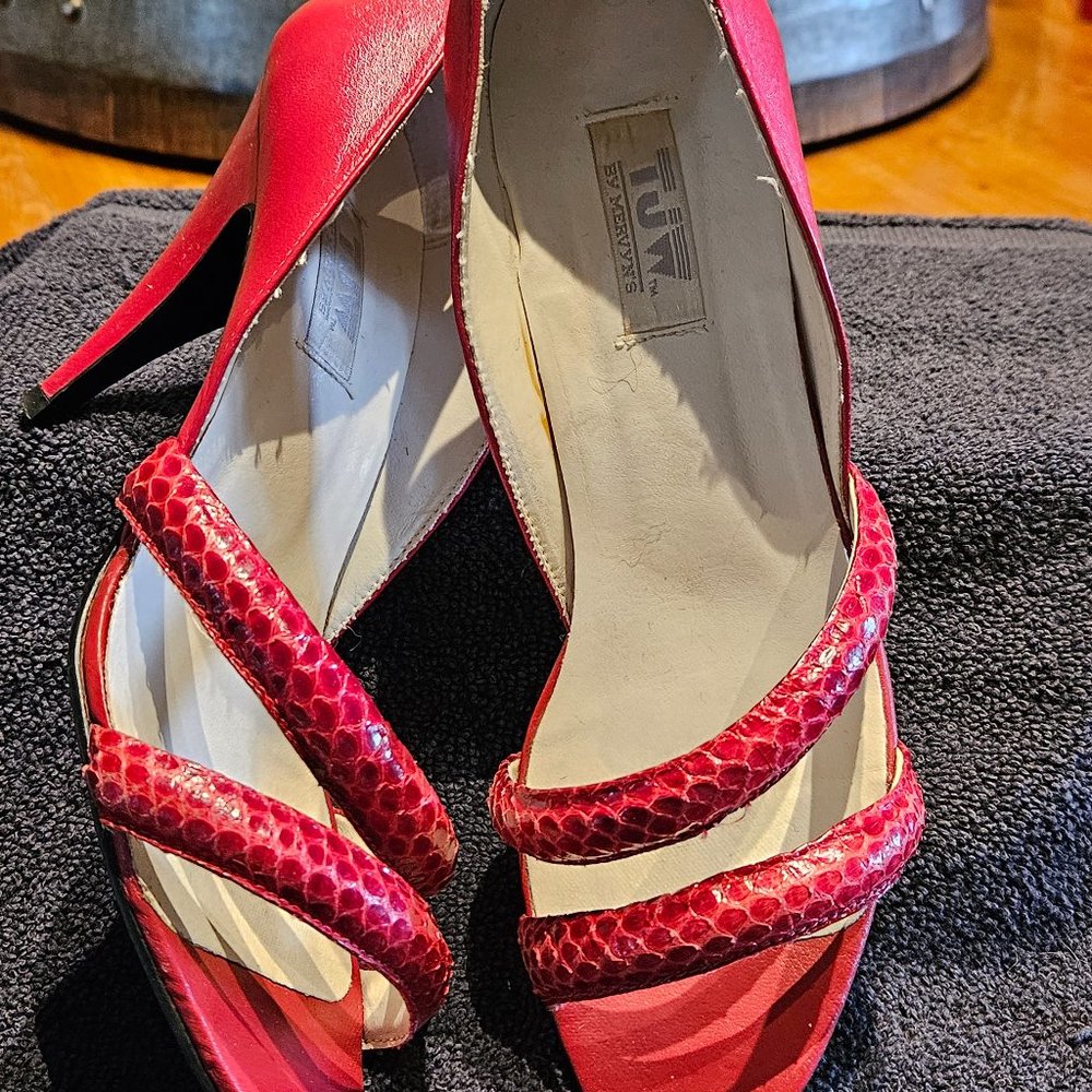 Vintage red pumps
